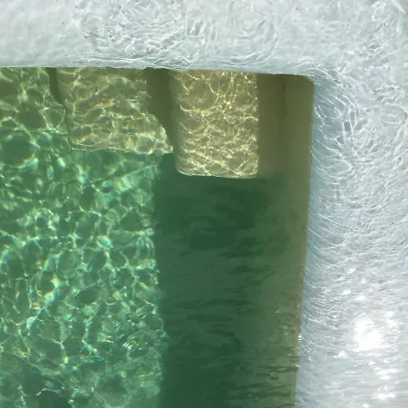 Chez Alice,simplicite Et Petite Piscine