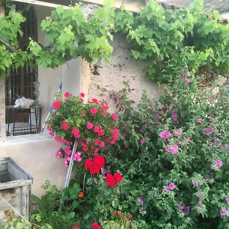 Chez Alice,simplicite Et Petite Piscine Frühstückspension *