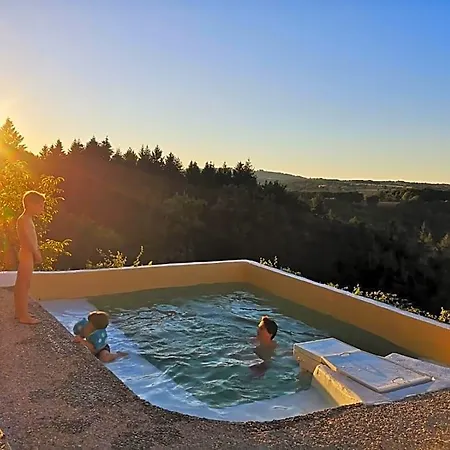 Chez Alice,simplicite Et Petite Piscine