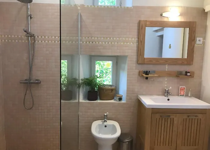 Chez Alice,simplicite Et Petite Piscine Отель типа 