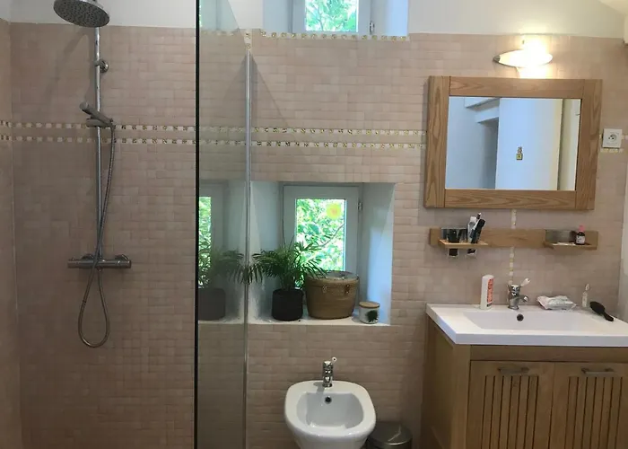 Chez Alice,simplicite Et Petite Piscine Отель типа 